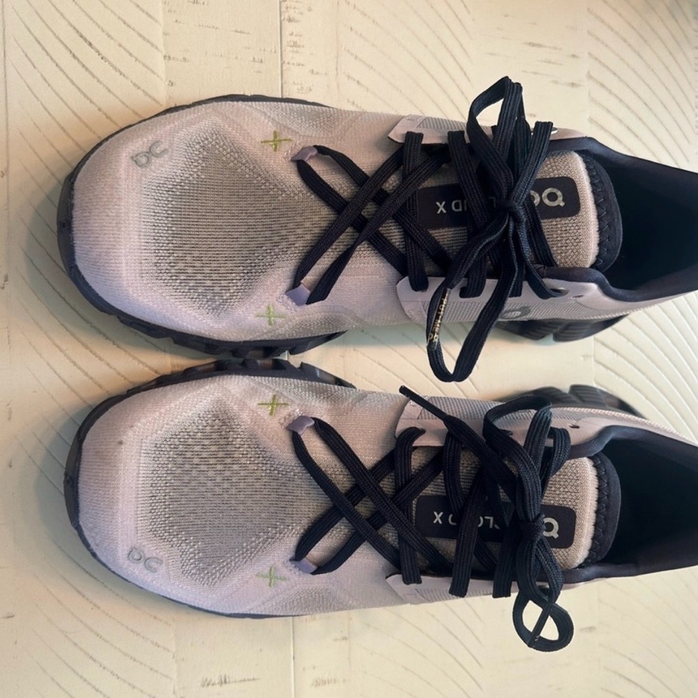 On Running Athletic Shoes in Gray and Black